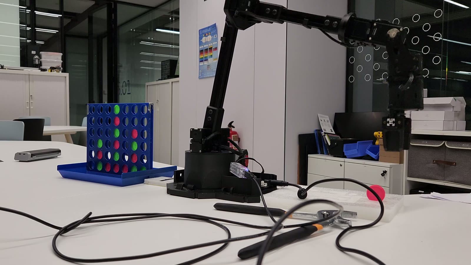 VictorIA robot arm positioned beside a physical Connect 4 board